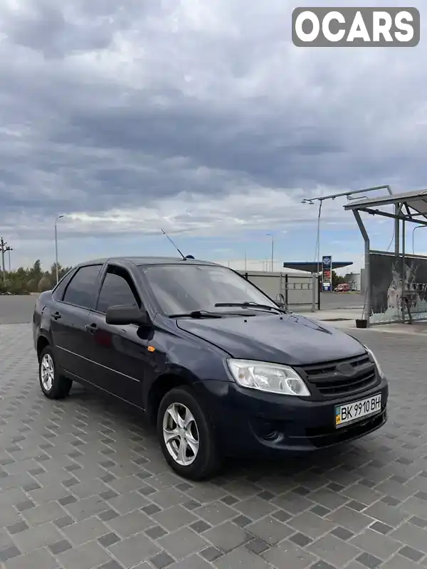 Седан ВАЗ / Lada 2190 Granta 2013 null_content л. Ручная / Механика обл. Ровенская, Дубровица - Фото 1/10