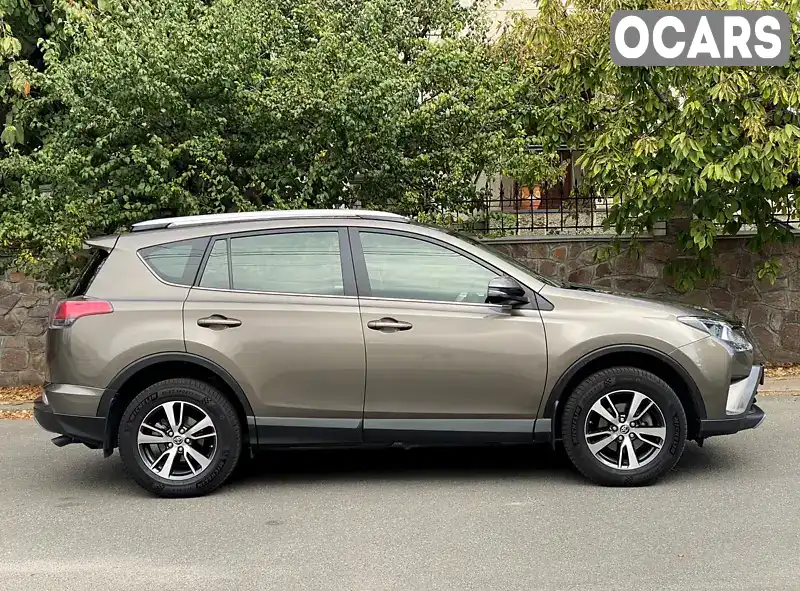 Позашляховик / Кросовер Toyota RAV4 2018 2 л. Автомат обл. Київська, Київ - Фото 1/3