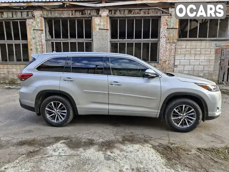 Позашляховик / Кросовер Toyota Highlander 2018 3.46 л. Автомат обл. Чернігівська, Чернігів - Фото 1/16