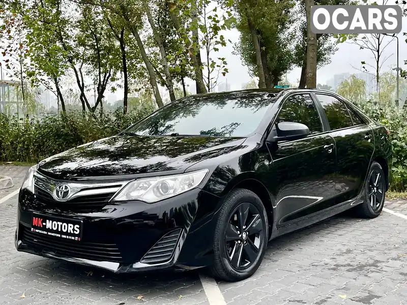 Седан Toyota Camry 2013 2.5 л. Автомат обл. Київська, Київ - Фото 1/21