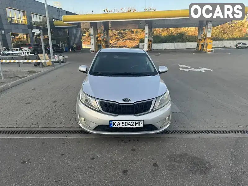 Седан Kia Rio 2013 1.4 л. Автомат обл. Київська, Київ - Фото 1/14